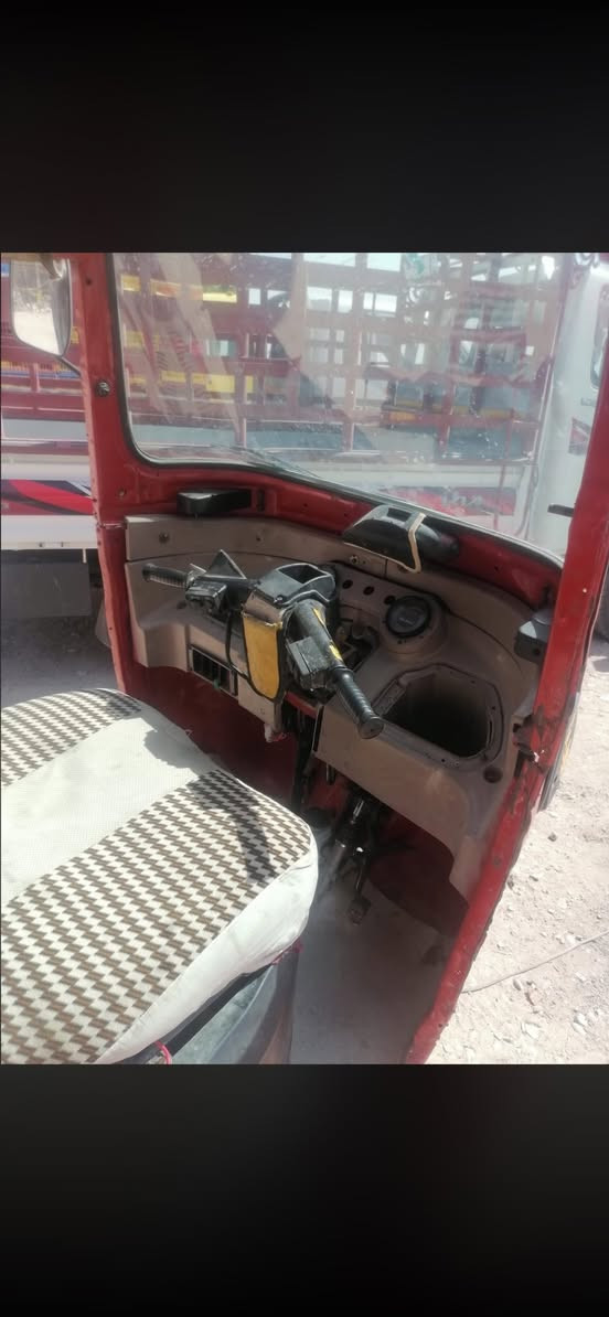 تكتك ٢٠١٧ مصبوغة وبيهة خياس ومشروكة هاذ المو جود بس سنوية بسمي ابيع كوم حديد ٢٥٠٠وبيها مجال شراي خابر مكاني الدورة ***********
