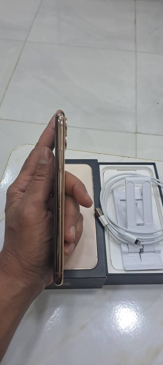 السلام عليكم. ✌️ 
ايفون ١١ برو ماكس ذهبي 
ذاكره 256 عربي شرق اوسط
 بطاريه 76 نموذج M
وتر بروڤ ملاحظه... الجهاز غير مفتوح ولامصلح 
العنوان بغداد الكماليه@ السعر ٣٧٥ الف
                     الاتصال ***********

