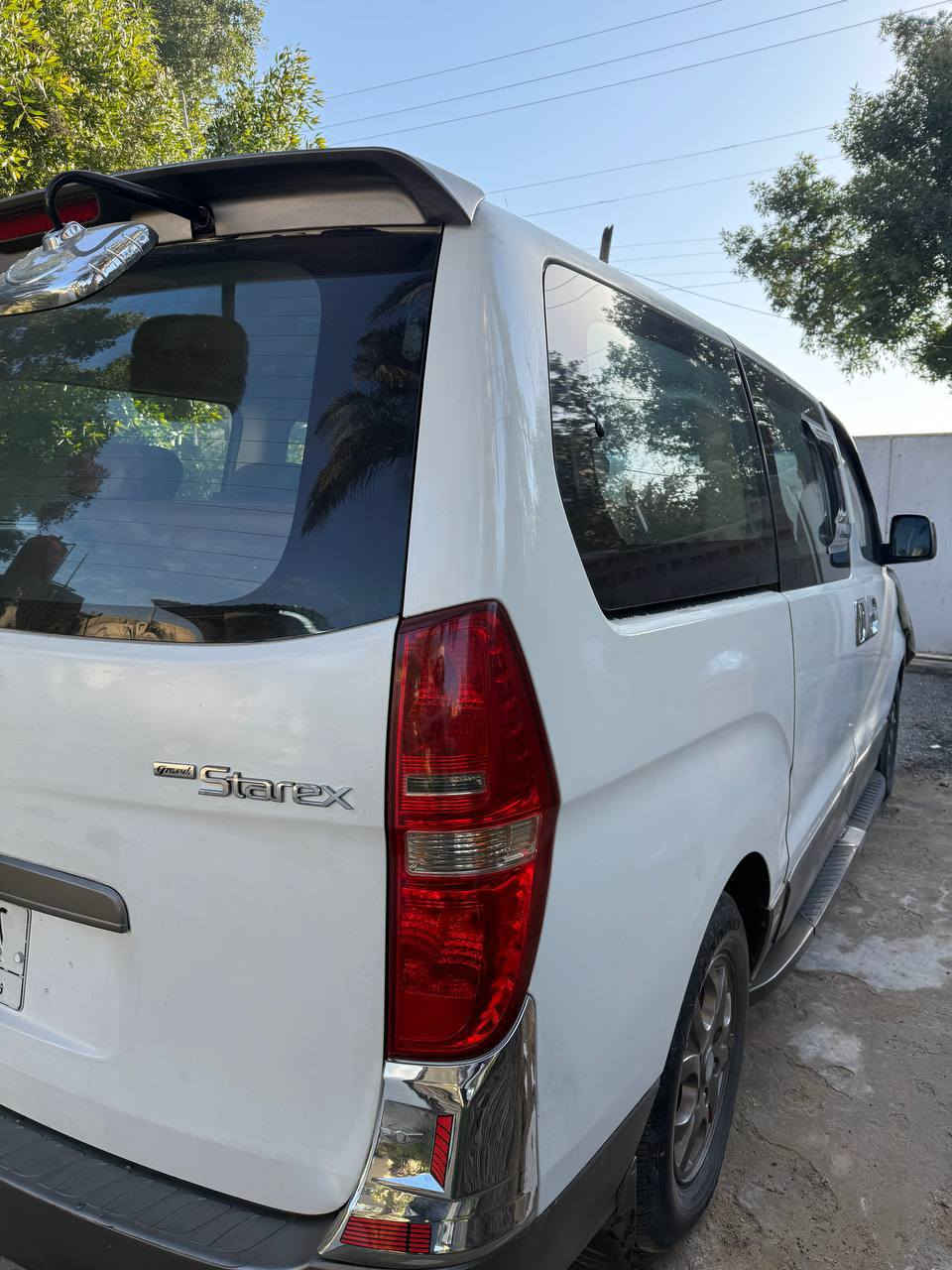 السلام عليكم سياره ستاركس 2009 مصفره هيئه وضريبه سياره نضيفه مال موضف حته للكراج ماداخله مصبوغه احزام للجماليه وسونار موجود   المكان الكوت مركز المدينه السعر 130وبيه مجال  رقم *********** سياره بسمنه تحويل ثاني يوم سنويه لل27
