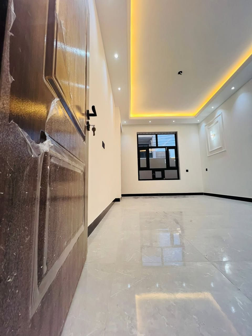 #دار_للبيع_مساحه_100متر_واجه_6_وربع_نزال_16
يحتوي على (3)غرف نوم 🛌 +ستقبال+صاله+مطبخ+صحيات عدد 2🛁 
📍العنوان بغداد الدوره مدخل البوعيثه مجمع السلطان 
طابو زراعي سند 25قرار محكمه الاستفسار ***********
***********
