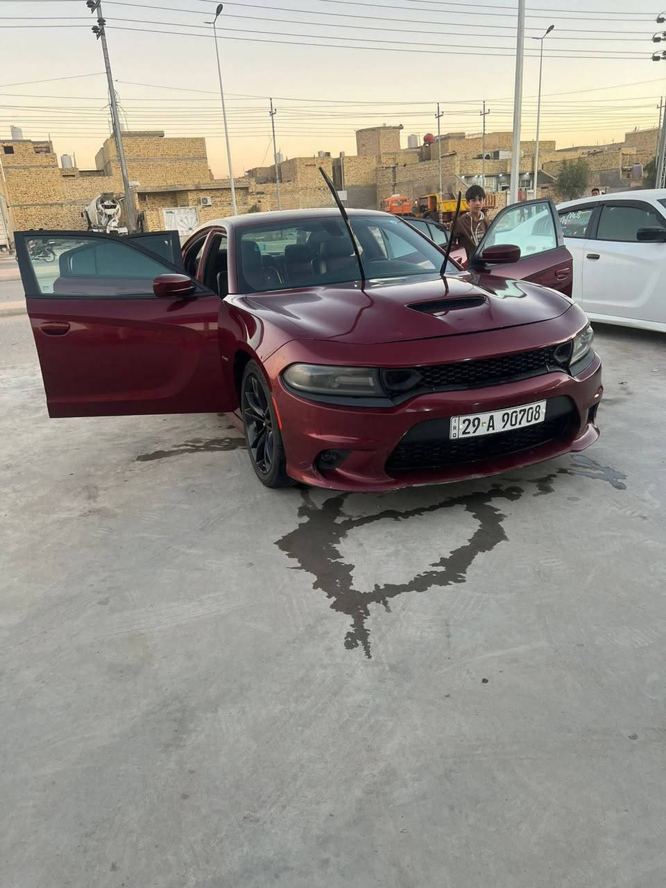 السلام عليكم
للبيع جارجر هيمي 5700 
موديل 2017 
وارد امريكي حادث جاملغ وبنيد والظربه 
ما واصله للفخذه ضربه خفيفه مثل ما موضح في الصوره   
سنويه ورقم جديد واسط دولي 
السعر 195 اني مكلف بنشر هاذه رقم راعيه
رقم التواصل ***********
