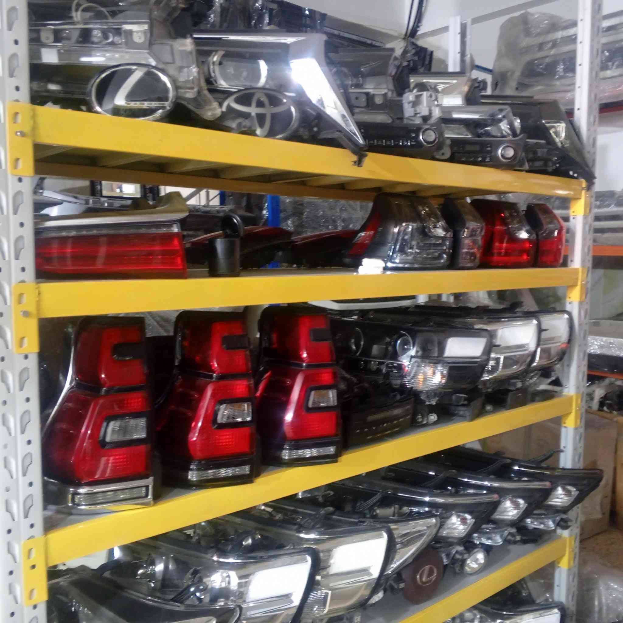 سلام عليكم 
قطع غيار لاندكروز الكزز ابرادو هيلوكس اصلي تفصيخ واصلي وكاله 
وقطع غيار صدر دساكت طبلات دبلات فلنجات روس رواط شمعات بوش طوبات لا ستيك رباط لقم ستيرين 
قواعد فيتبم فيتبمات نوزلات بلكات فلتر بانزين 
يوجد الدنيا خدمة توصيل الكافة المحافظات والمناطق في بغداد العنوان بغداد شارع فلسطين قرب نادي تركماني استفسار وتواصل ع رقم واتساب ،،،،،،***********
