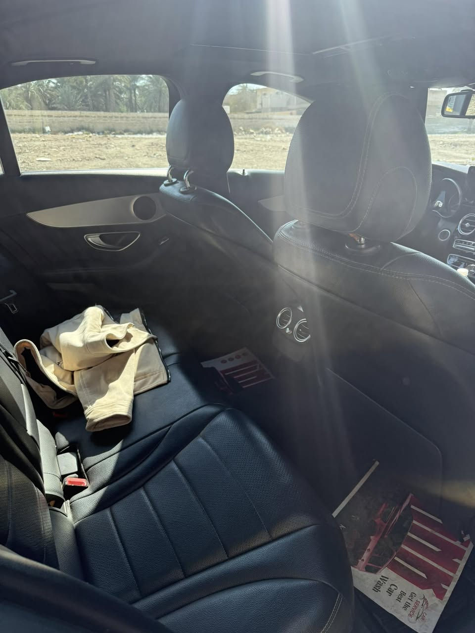 السلام عليكم 
مارسدس 
C300
Model. 2018 
فول مواصفات 
فتحه
جلد مواصفات معروفه
(حادثه قطعتين بنيد وجاملغ مبدل نفس لون
بدون ايرباك
سعره ٢٣٥ ورقه سياره جديده
مكانه بغداد
للاستفسار 
*********** واتس
