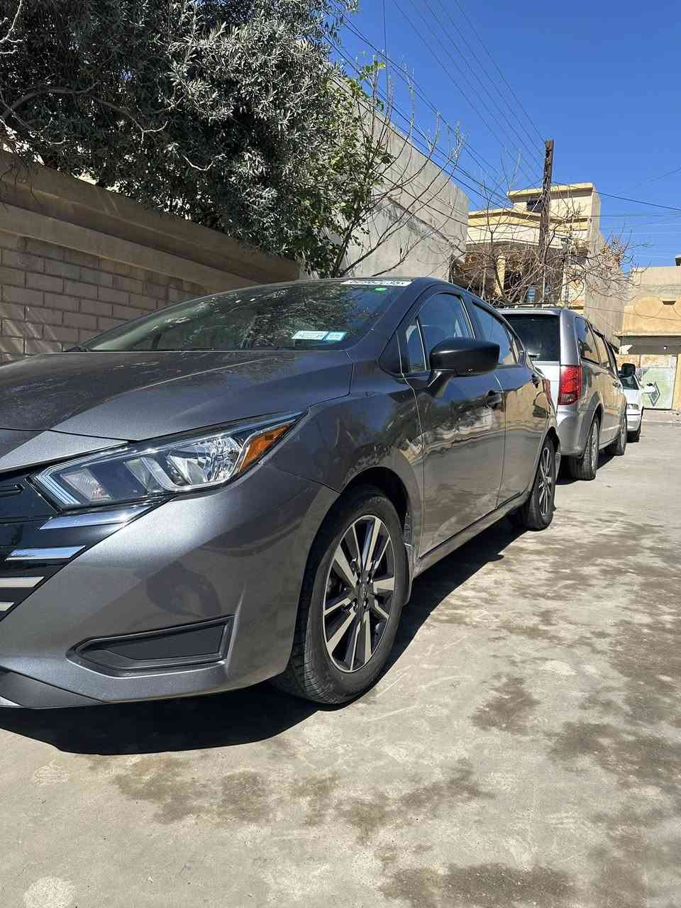 نيسان فيرسا ٢٠٢٤ جديد ( منفيس )ماشية ٥٢ الف فقط مواصفات SV  عدى البصمة شاشة رادارات ويل كروم تحديد مسار ،، حادثها قبغ الصندوق فقط بدون دواخل ولا ايرباك . سعرها مناسب ***********
