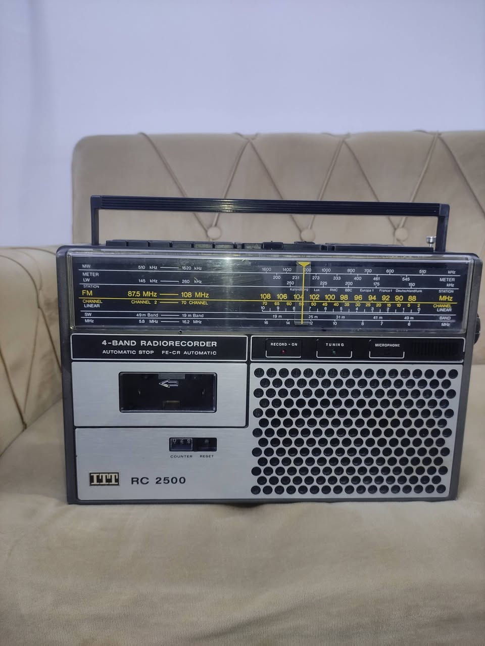 سلام عليكم مسجل راديو اي تي تي الماني اصلي للبيع اف ام سحب ممتاز لي رايده يتصل  واتساب يوجد توصيل ***********
