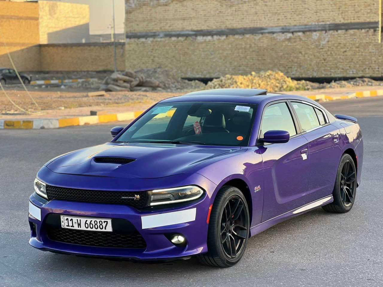 السلام عليكم 
جارجر موديل 2018 رقم بغداد دولي 
وارد أمريكي داخله كلين 
بل عراق صار بيها قبق صندوق 
موصفات فول 1/1 
مكينه 6400سكاد 
السياره مكينه كير تبريد حداده على وضع الشريكه 
العنوان البصره 
السعر 170
رقم ***********
رقم *********** البصرة, العراق
