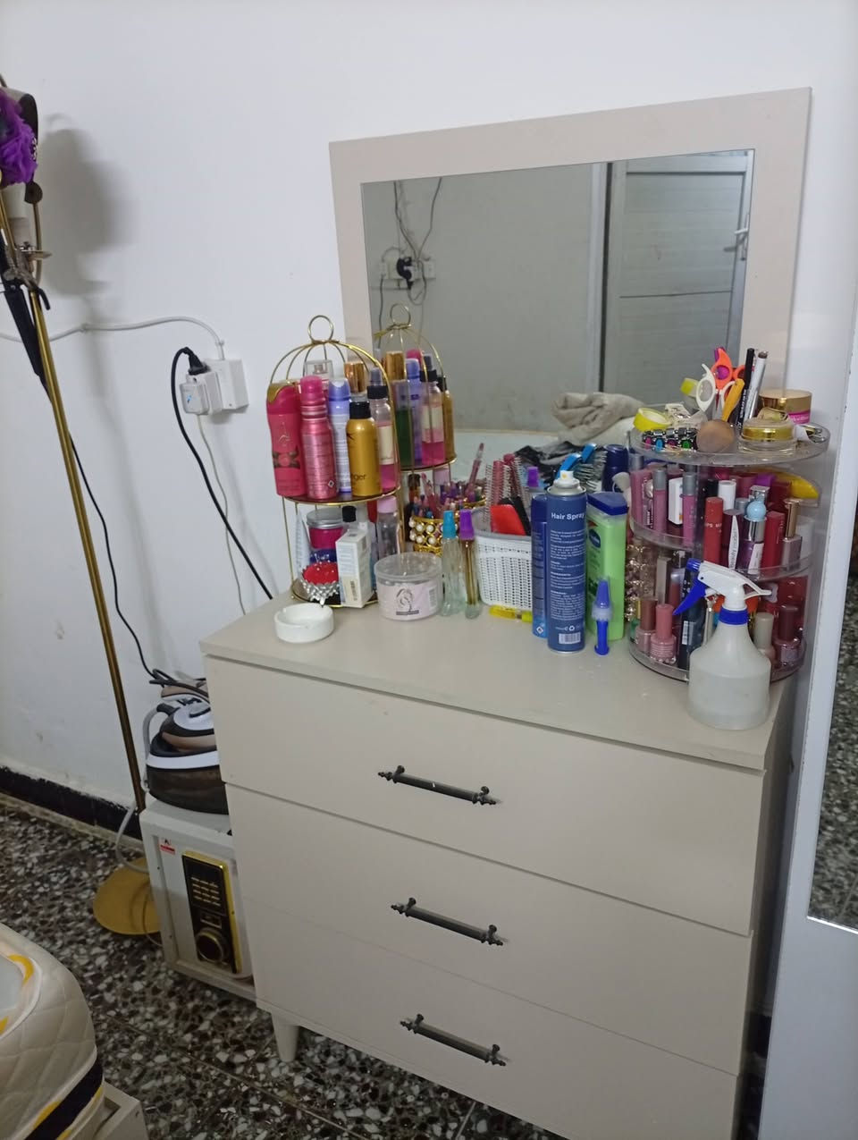 غرفة نوم استخدام قليل السعر 400 بدون دوشك 
كاونتر 3قطع سنك مرمر ب150العنوان نزلة الجادرية قرب كلية الفراهيدي


**إذا كنت صاحب هذا الإعلان وتريد حذفه لأي سبب، رجاءا أرسل رسالة إلى الدعم الفني**
