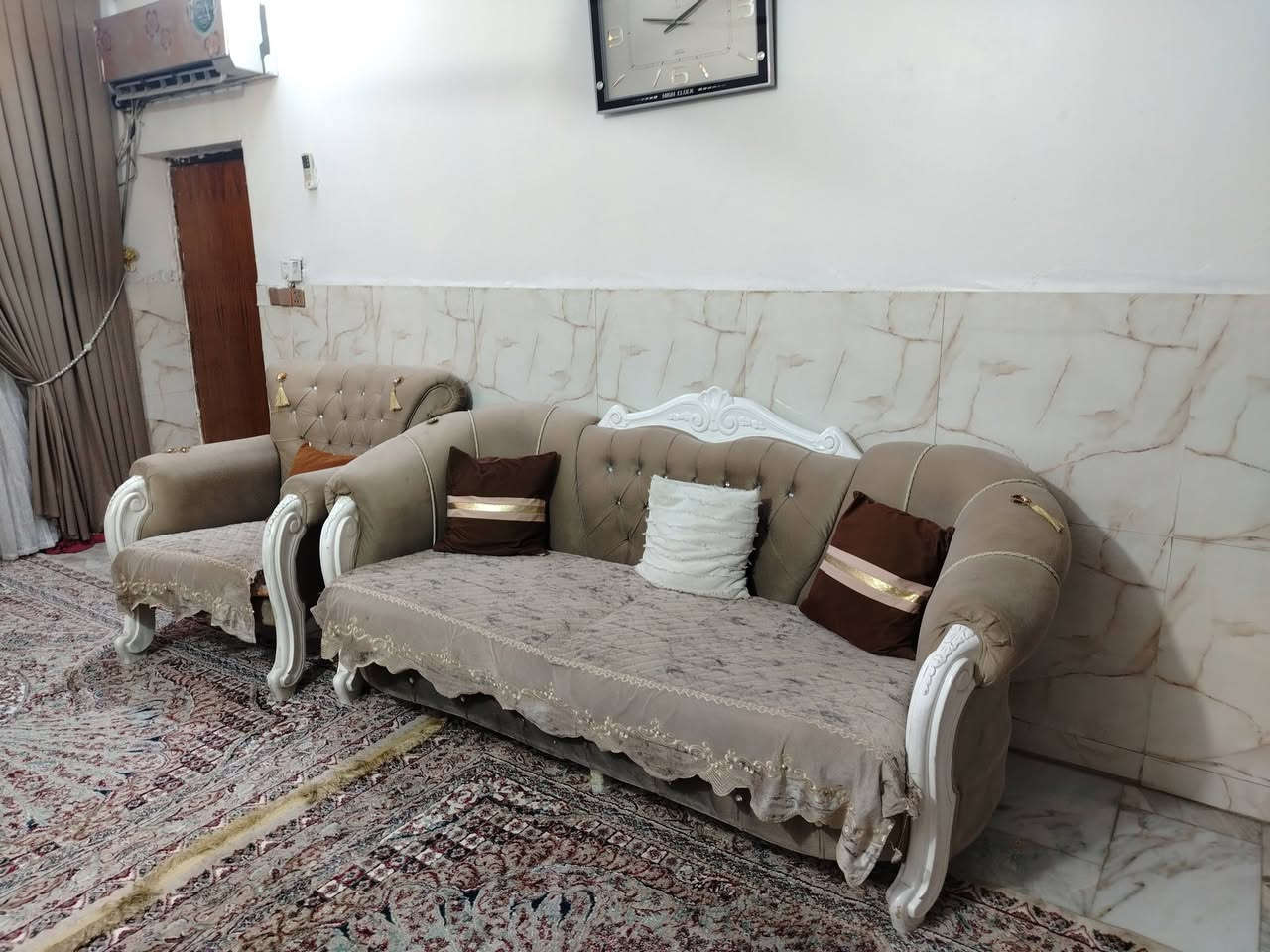 تخم عشر َ مقاعد للبيع  العنوان الامين الثانية للاستفسار الاتصال على الرقم ***********
