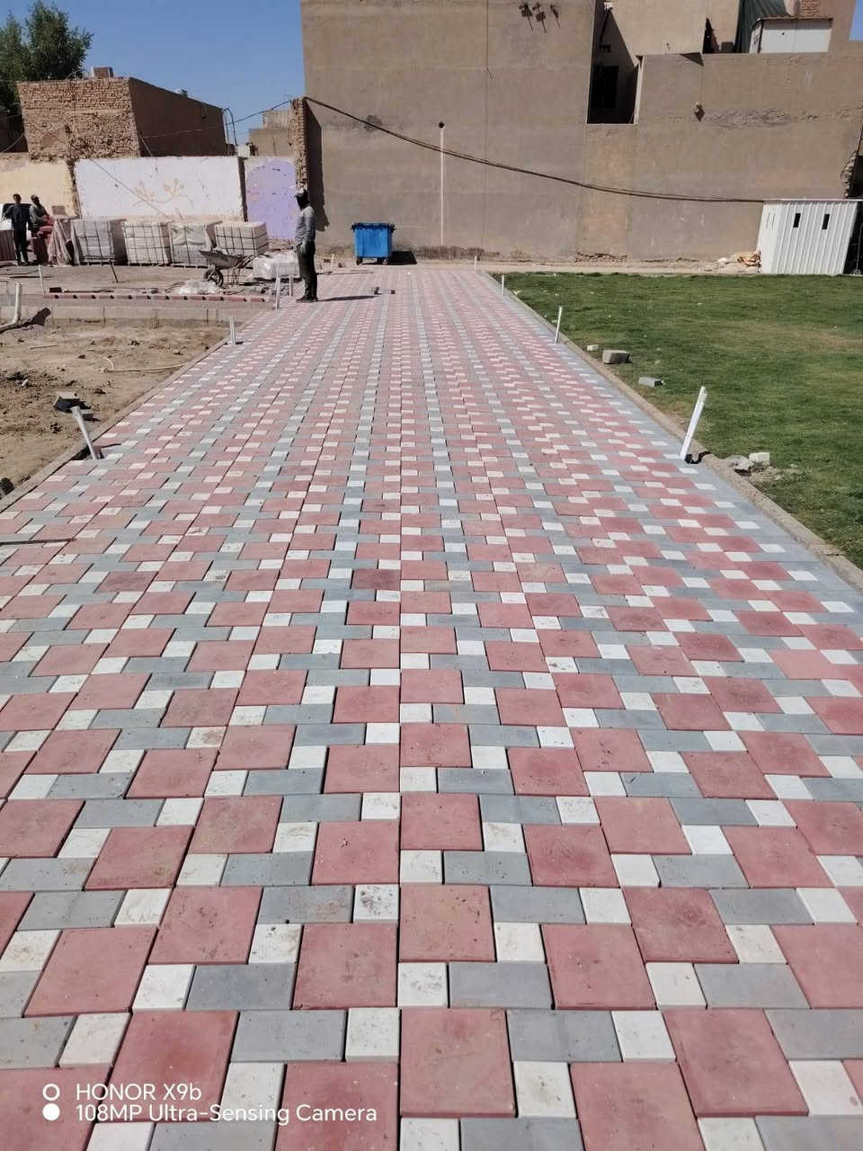 السلام عليكم👋🛣️ جميع انواع المقرنص🔲🔷🔴خلفات مقرنص🛠️
عمل ساقيه➕عمل رصيف➕عمل كابات➕عمل كاشي➕عمل كرانيت🔸
نشتغل بدقه↙️عاليه↘️⚒️🛠️
عمل درجه اوله🥇🔝الثقه في عملنه🔘🔹▪️👍 
الرقم: ***********
