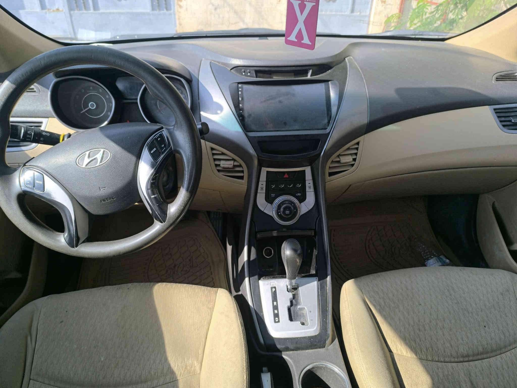 النترا خلیجی مضلع ابيض..2012  بیە اربع قطع ره ش بدون دواخل..رقم.سليمانية لحد 2029.عنوان كفري. كلار..سعر 93..معاملە.ر.م.***********
