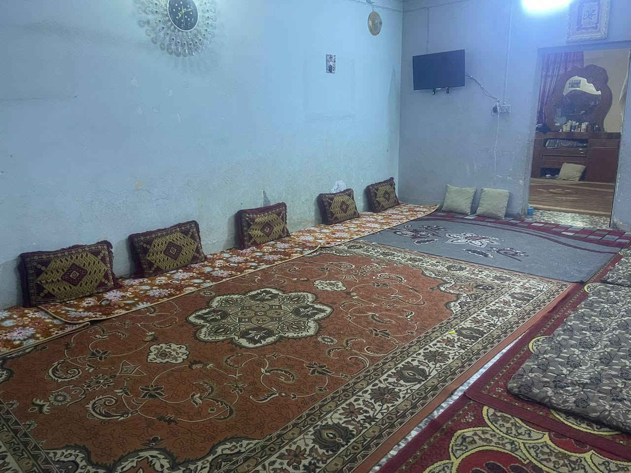 يا الله يتوفر بيت 500م
جنس العقار طابو زراعي سند25 تحويل ملكيه مباشر 
موقع العقار طريق حله نجف خلف جامعه بابل مباشر حي 
التفاصيل البيت 
غرفتين نوم 
مطبخ 
هول 
مجمع صحي داخلي وخارجي 
حديقه كبيره 
قطعه بصف بيت مرتبه 
الخدمات متوفره ماء اساله كهرباء خط مولده 
معرفه تفاصيل اكثر مع الاسعار والعروض 
اتصل ***********
