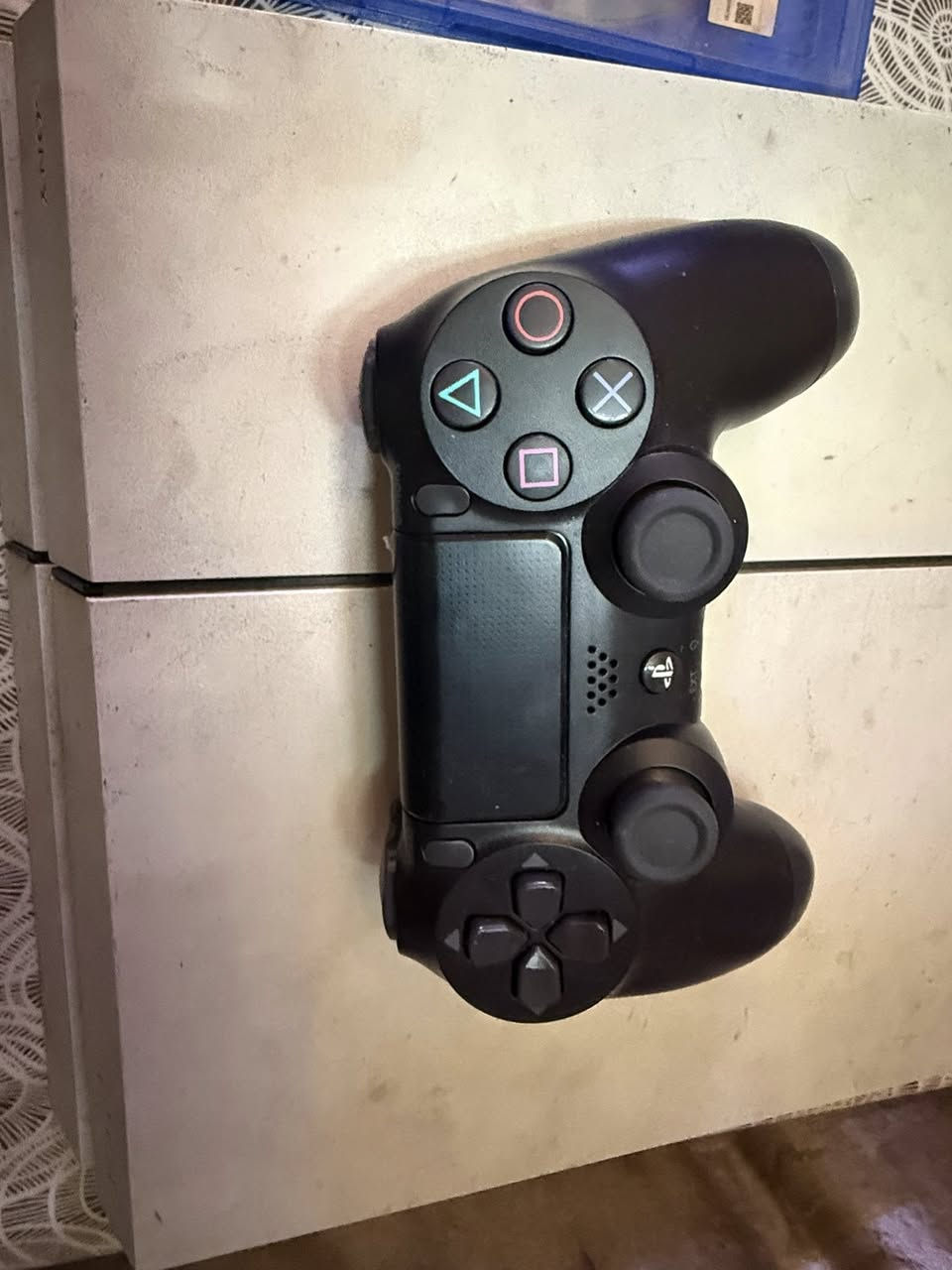 شلونهم بلي فور سلم مداخل صيانه ابد ممفتوح ابد
البلي باب اول امريكي . مع قرصين قراند 5 وفيفا23 فقط مع 3جوستكات 2 اصلي او واحد تجاري  . مع كامل الملحقات  السعر 200الف  ومجال بسيط كلش .
رقم الهاتف ***********مكاني سيدية حي الاعلام
