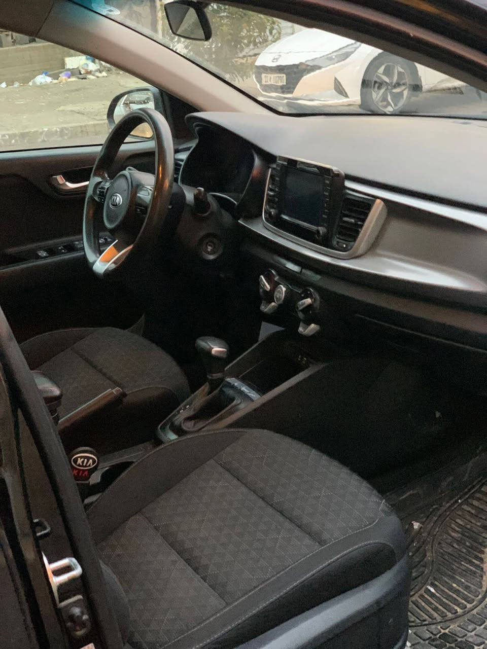 السلام عليكم
كيا ريو 2020
محرك 1.6 دوش
گير AT المرغوب 
ضررها موضح بل صور 
هزه2026 تحويل شرط
السعر 125 بيها مجال بسيط

***********
