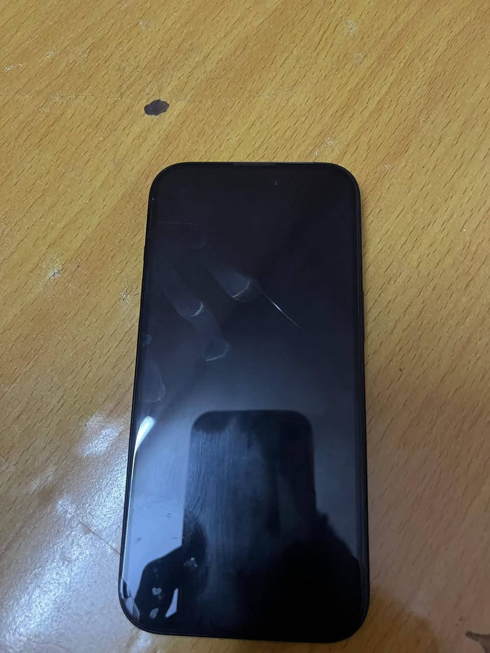 ايفون 15 كامرتين ذاكرة 128 بطارية 85 جهاز نضيف ما مفتوح طر بل لزكة الي واضح بل صورة شاشة سليمة شحن تايب سي تواصل واتساب او ماسنجر ***********
