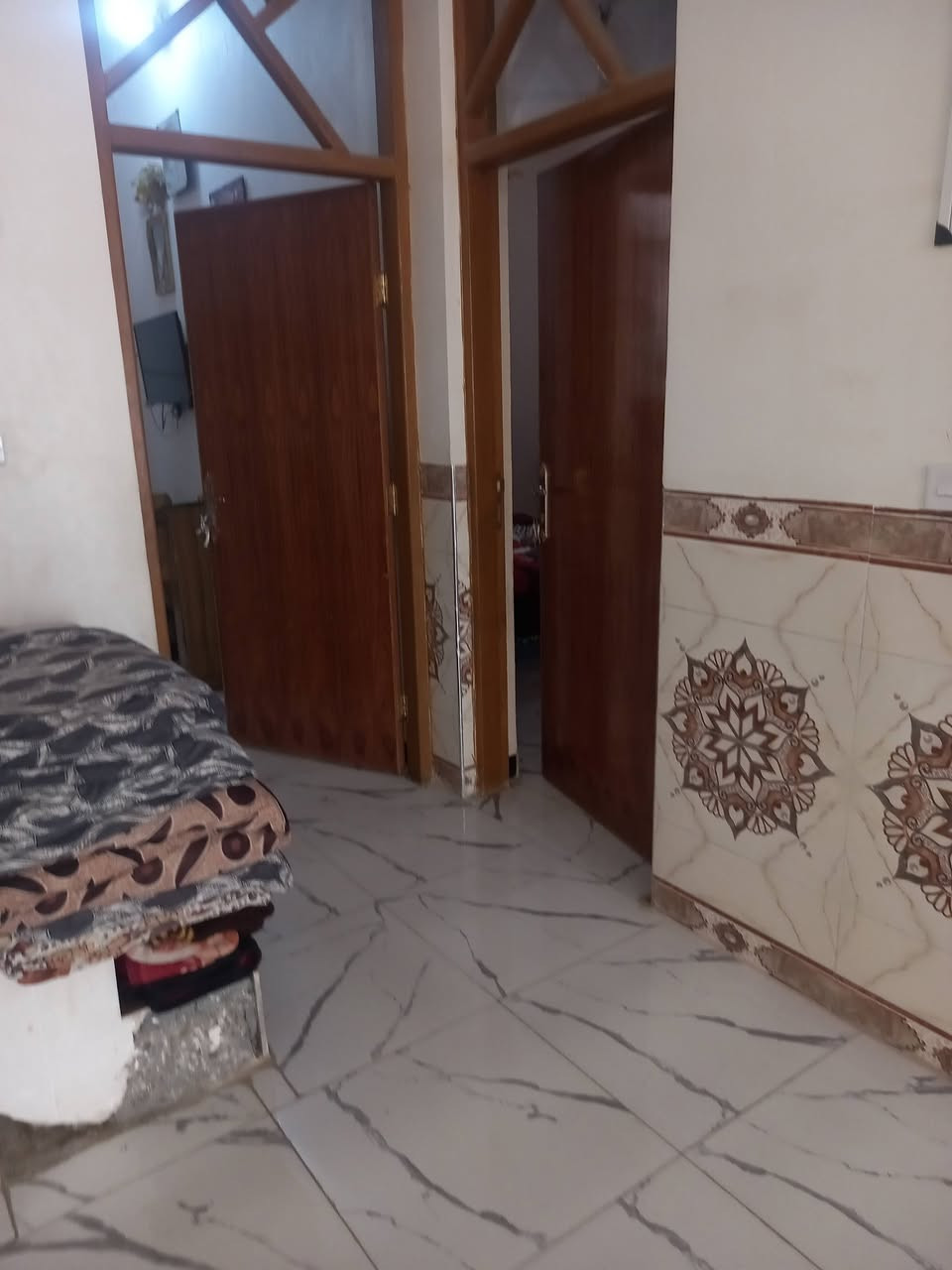 السلام عليكم بيت للبيع حي ذويب الأول مساحه البيت ٢٤٠ متر استفسار ***********
