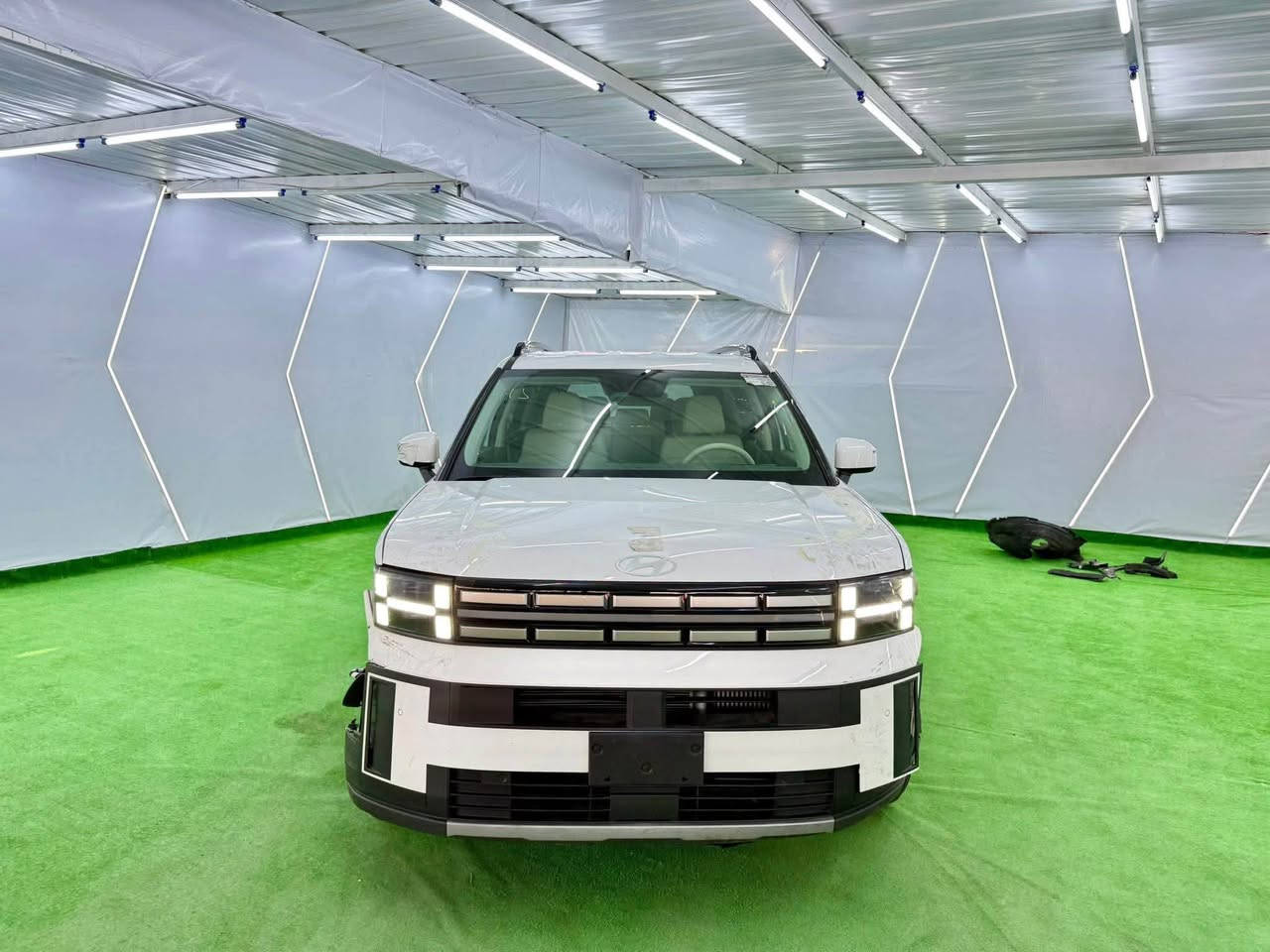 🧿🧿🧿 يرجى قراءة الاعلان بشكل كامل 🧿🧿🧿
HYUNDAI ..  SANTA FE .. 2024 .. SEL 

                  👈🏻👈🏻👈🏻 هونداي  / سنتافي  👉🏻👉🏻👉🏻 

   👈🏻 السيارة موجودة في الاردن المنطقة الحرة 👉🏻 

     ♦️ رقم الشاصي موجود من ضمن التصوير ♦️ 
 
سعة المحرك:-  2.5  تيربو  ( TURBO ) 
المسافة المقطوعه :- 24586 mi   
اللون :- ابيض              
الموديل:- 2024
مواصفات السيارة :- SEL
عدد المقاعد :- 7 مقاعد 

الاضافات#👇👇
 شاشه كبيره نفكيشن 
فرش جلد ابيض    
تحكم سرعه
تحكم مسجل 
ويل 18 انش 
كأمره خلفية 
اشاره بالمرايا 
حساس تجاوز
كراسي مدفيه
بصمه تشغيل 
لايت زينون 
تشغيل عن بعد 
كرسي ذاكره 
كشاف امامي 
حساس امامي وخلفي 
مقاعد متصل
تدفئة مقاعد  
صندوق كهربائي 
رادا امامي 
حساس جانبي 
تحديد مسار 
اوامر صوتيه 
مثبت سرعة 
 

و المزيد من الاضافات في عالم ((SANTA FE)) 

       🚘 حادث السيارة كما هو موضح بصور 🚘 
                          السيارة تعمل وتسير


**إذا كنت صاحب هذا الإعلان وتريد حذفه لأي سبب، رجاءا أرسل رسالة إلى الدعم الفني**
