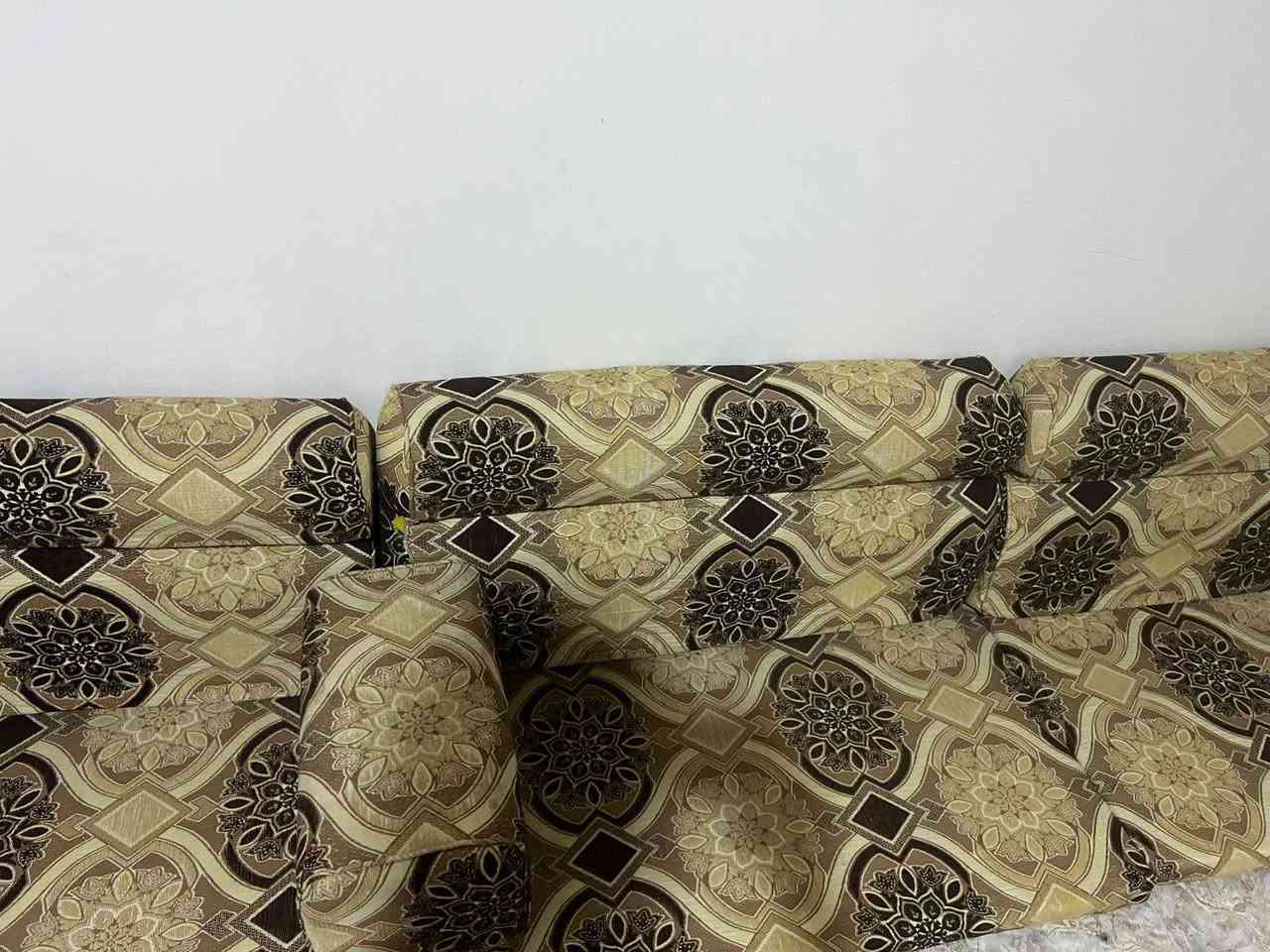 سلام عليكم كعده عربيه 16 متر زائد 6تجوات مكان بصره زبير سعر (350)  وبي مجال لتواصل*********** ترهم ديوان 6× 4
