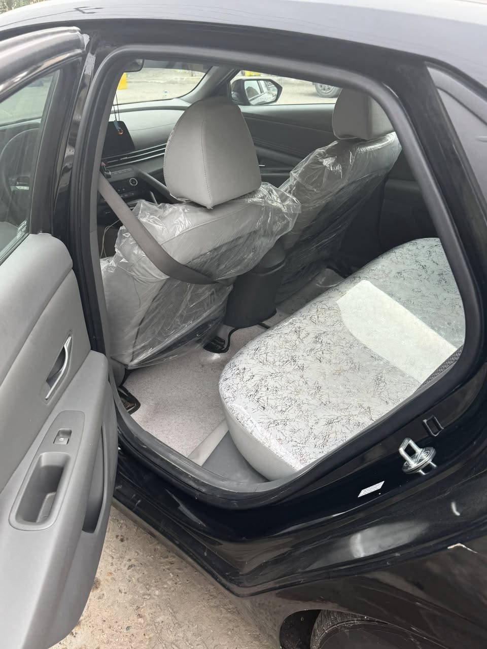 السلام عليكم اخوان النتره مديل ٢٣ طالعه بل ٢٤ معوقين السياره بعد سنتين وصير حره السياره ماشيه ٢٩ الف السياره بيه ضربه بل جاملغ صفحت السايق من امريكه وبيه بارد بصيط بعدني حته ممكحله مأشر عليه والباقي كفاله دوشمه ارضيات كشنات رقم بغداد نكليزي السياره جاهزه ما ناقصه شي السياره فول عده الفتحه بصمه تحكم ستيرن رادارات قياده ذاتيه هواي مواصفات السعر ١٥٥ والشراي بخدمته المكان بصره جزائر الرقم للستفسار ***********
