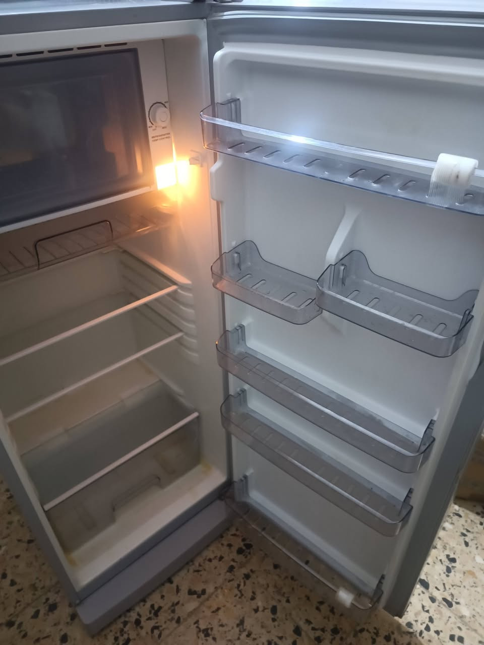 ثلاجه الحافظ للبيع ١٤٠ شرط الفحص بلاد ***********
