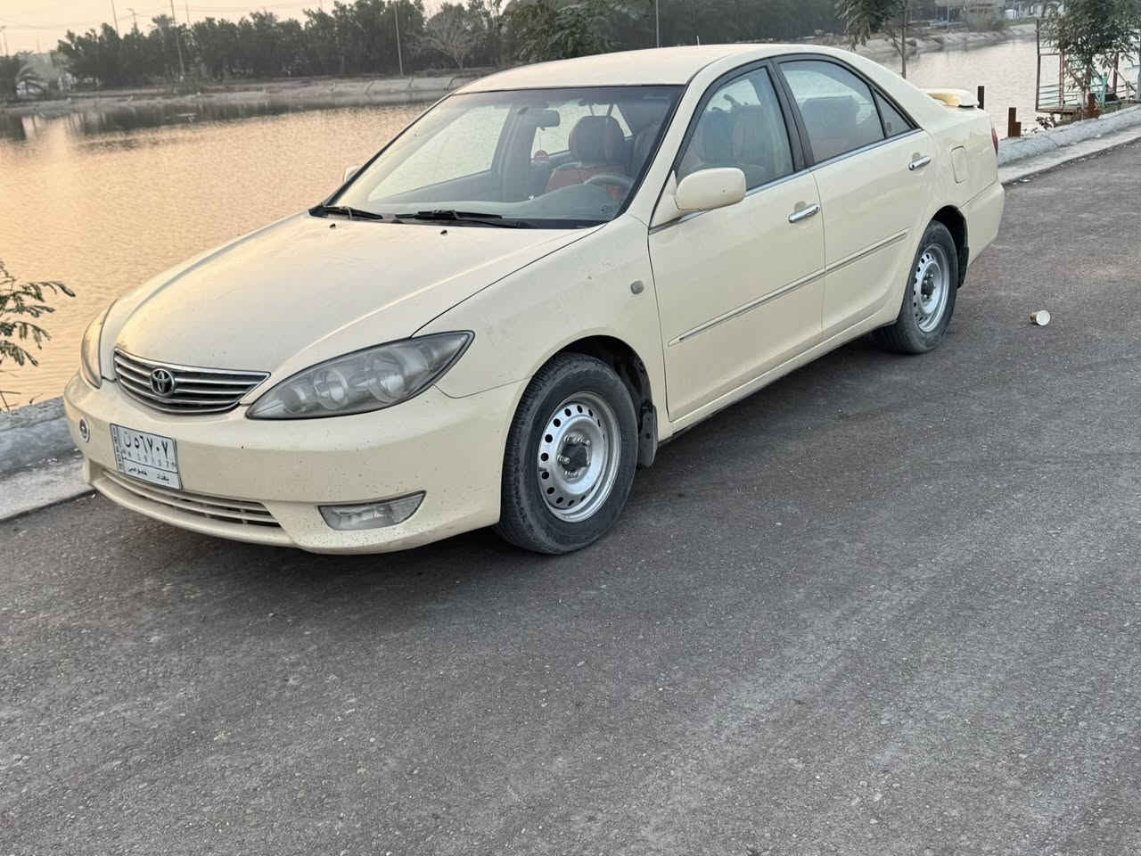 السلام عليكم كامري موديل 2004 وارد خليجي كمينة كير كفالة بيهة مكانات صبغ هاذة الونهة ابلادي حليبي خارج ودخل سيارة جاهزة وجديدة السعر 85 $ ورقة مكاني بغداد حي اور تلفون ***********
