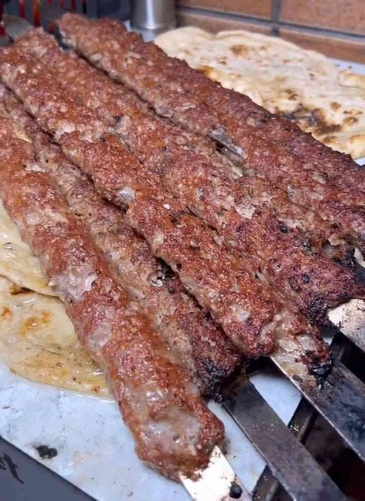 كافه المشويات متوفره وجميع الوجبات الرئيسية وبأسعار خياليه ما عليكم فقط الحجز ع الأرقام التالية *********** /*********** /*********** #العنوان قطاع ٣٠ شارع نعمه الريفي
