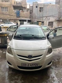 تويوتا يارس للبيع موديل 2007 بيها مكانت صغيره بارد بس ابيع حزام حتى ما...