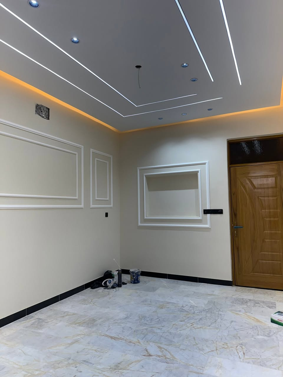 مشتملات للبيع بناء حديث ٢٠٢٦طابقين مسلح كل مشتمل يحتوي على طارمة وصاله و٣غرف نوم و٣حمامات نظام كامرات ونظام انترنيت ونظام بواري غاز دفن شغل درجة أولى الارضيه مرمر بيبان قاصه تفصال الشبابيك اللمنيوم دبل جام سلايت المساحة ٦٦م الواجهه ٣مترو٧٠س والنزال ١٨م للأستفسار/***********/الحرية الثانية محله ٤٢٦شارع عدي للموبايلات ثالث بيت عن الشارع موقع مميز
