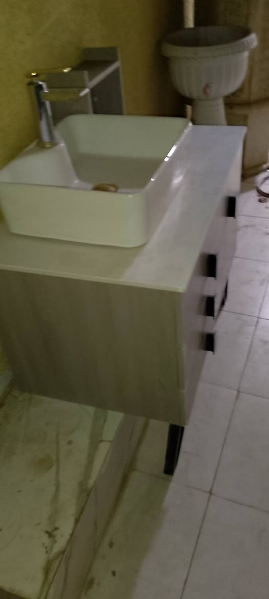 مغسله للبيع سعر 100و بيهه مجال 
***********
