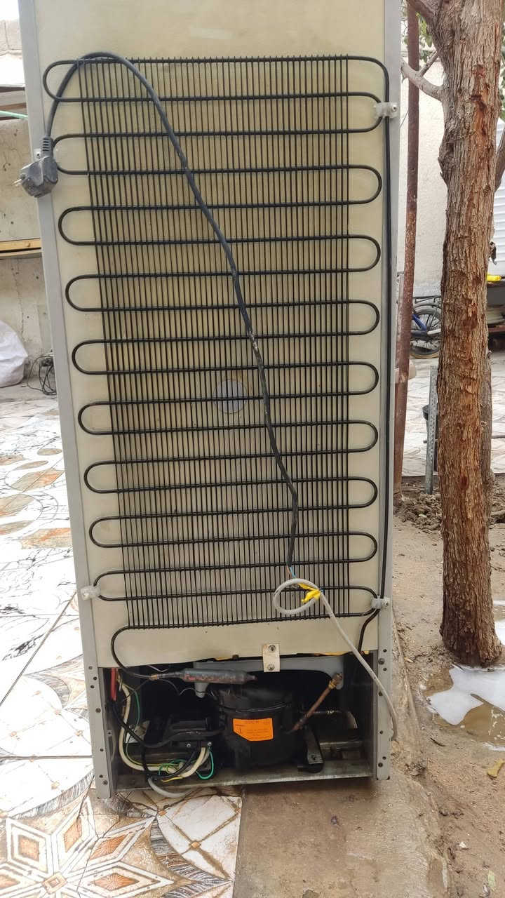 ثلاجه نضيفه حلوه شقاله للبيع سعر 100 وغيره طوله متر  20  مكاني ابي الخصيب  ‏‪0770 863 1837‬‏
