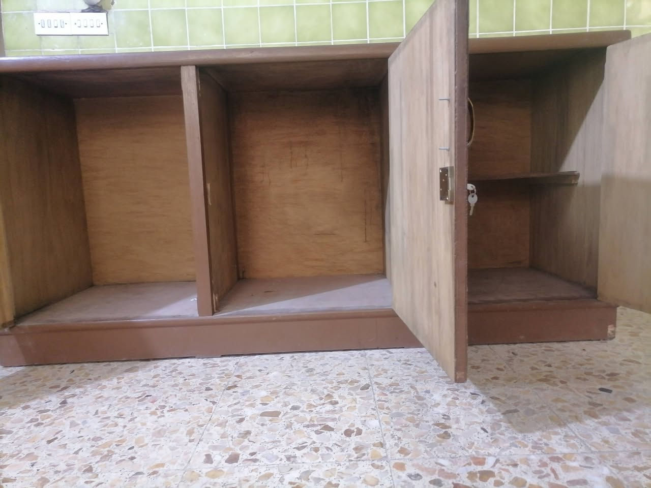السلام عليكم
اغراض مستعمله نظيفه للبيع
بوفيه تزكام بيهه ضرر قليل جدا من الخارج ودواخلها جدا نظيفه السعر ٧٥
طخم قنفات اثنين مثل الصوره السعر ٢٠٠
ميز  السعر ٢٥
وبيهن مجال العنوان داموك الحقوقيين
للاستفسار مراسلةالصفحه


**إذا كنت صاحب هذا الإعلان وتريد حذفه لأي سبب، رجاءا أرسل رسالة إلى الدعم الفني**