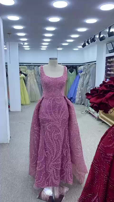 فساتين مستخدم للبيع كلش نضيفات سعر 125 يوجد توصيل محافضات مراسله وتساب ***********

