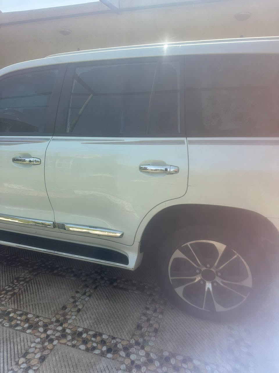 للبيع نقد فقط لاندكروز ٢٠١٣ مصفحه (درع) لون ابيض  محدثة ٢٠١٩ تحديث فول داخل وخارج محرك بنزين ٥٧٠٠ سيارة جاهزه فول
 المحرك مكفول من تبديله للتبديله تصفيح اصلي رقم بغداد بأسم شخص وليس شركه  سيارة خير من الله السعر  ٢٥٠٠٠ $  شتين ونص وبي مجال للتواص ***********
