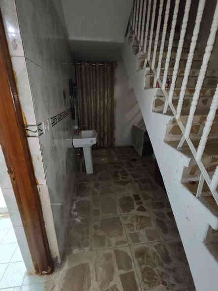 دار للبيع 
صنف الارض طابو زراعي سند ٢٥ ملك صرف انذار من كاتب عدل 
..
الجبهة١٥.٤٠ النزال ١٠ المساحة ١٥٠ متر 
..
واقع حال 154 متر 
طابق واحد وبيتونة كبيرة يتألف من
..
 غرفتين نوم
 وصالة واستقبال وحولي 
ومطبخ
 وحمام شرقي وحمام غربي كبير  
ويحتوي على ثلاث مداخل 
العنوان سبع ابكار مقابل شركة تويوتا يبعد عن السريع ٧٥ متر تقريباً 
..
البيت معروض اقل من سعر الارض 
السعر 275 وبي مجال
تواصل مباشر مع صاحب العقار 

للتفاصيل أكثر اتصل 
*********** 
متوفر واتساب 

ملاحظة البيت فارغ مابي مؤجر اطلاقا ومرمم  يعني جاهز للسكن وخالي من الشوائب
