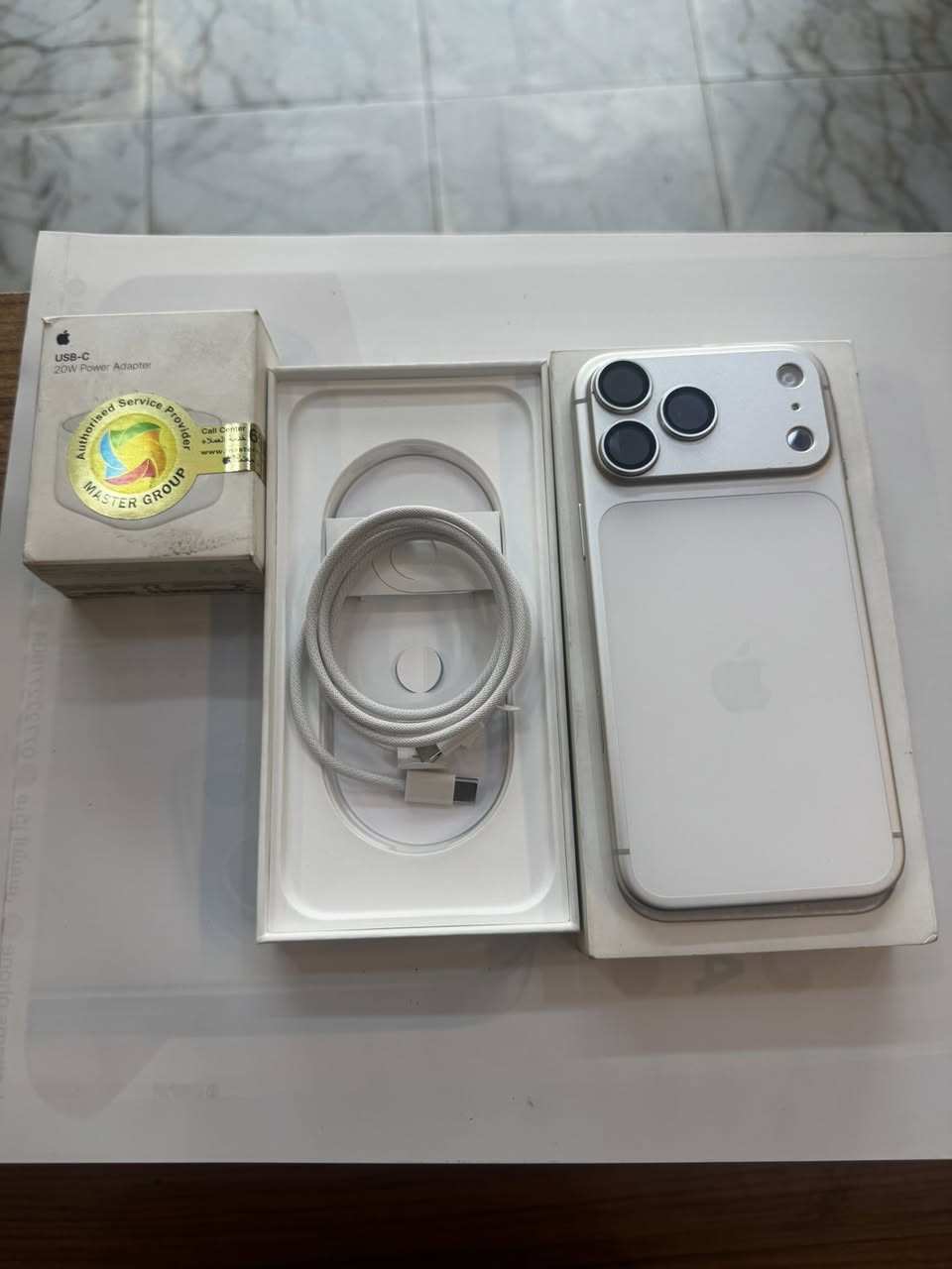 ايفون 17 برو ماكس 256
ابو الشريحة
واللون المميز ابيض
بطارية 100‎%‎
نضافة 100‎%‎
مشحون قليل جداً
كامل ملحقات الاصلية شركة ماستر
استخدام قليل
السعر مناسب
***********
العنوان القطاع شارع السوك مجاور عوينات الكرار 
مركز الشمس
