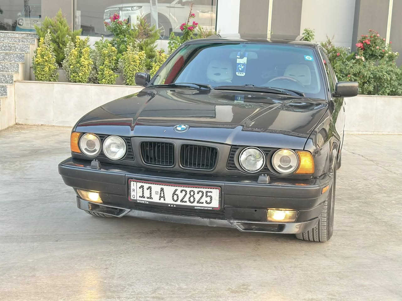 للبيع. ب79 وبيه مجال .رقم بغداد بأسمي
.BMW. 530i 

اصل بليته وسنويه 30 .

موديل 1992 محدث 1995 

صدر خلفي امامي جديد .

داخل جلد اسود 

كير ومحرك خير من الله مكفول .

تبريد + تدفئه شغال  .ادامه بلكات وتخم نوزلات جدد بيه شلعه حلوه   . كهربائيات  شغال كاملل 

*********** واتس او اتصال

مكان السياره الموصل
