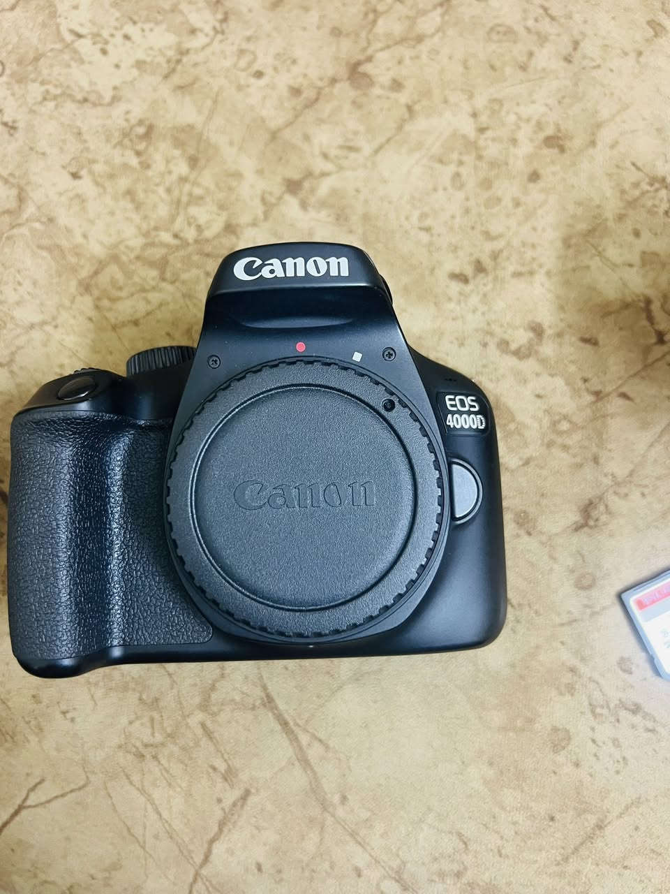 كأمره كانون 4000Dنظيفه جدا
استخدام شخصي شخط مابيهه 
رايدهه ب٣٥٠ رقم الهاتف ***********
