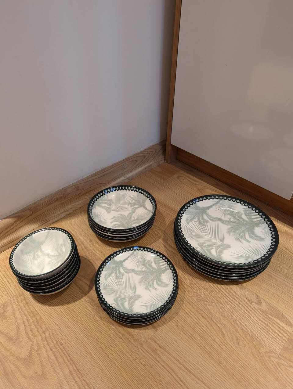 Set of 21 plates and bols. Very good condition, almost new. Just 2 large plates got a little scratch (see pictures). Total for 25.000 IQD. In Erbil. أربيل, العراق


**إذا كنت صاحب هذا الإعلان وتريد حذفه لأي سبب، رجاءا أرسل رسالة إلى الدعم الفني**