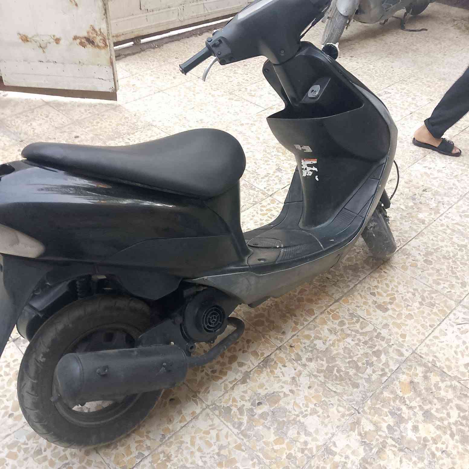 سلام عليكم دراجه ساسوكي أوراق نظيفه جدا  للبيع السعر 300و بيه مجال قليل شراي يتصل على الرقم أو على الخاصو  ***********
