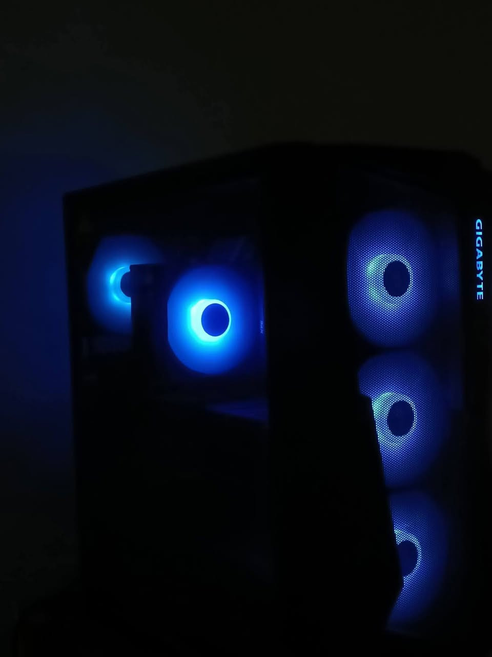 سلام عليكم 
تجميعة للبيع استخدام قليل 

 MSI VGA RTX 4070 SUPER VENTUS 3X OC 12

CPU I5 13400OF 

MSI MB B760 GAMING PLUS WIFI

 XPG RAM DDR5. 2×16GB( 32) 6000MHZ LANCER

 GIG SSD (2TB) M.2 G325E

 XPG PSU KYBER 850G GOLD BLACK

THERMALTAKE FAN FOR CPU UX200 5V ARGB

GIG CASE C301 GLASS BLACK

سعرها 2مليون و50

مكاني بغداد


**إذا كنت صاحب هذا الإعلان وتريد حذفه لأي سبب، رجاءا أرسل رسالة إلى الدعم الفني**