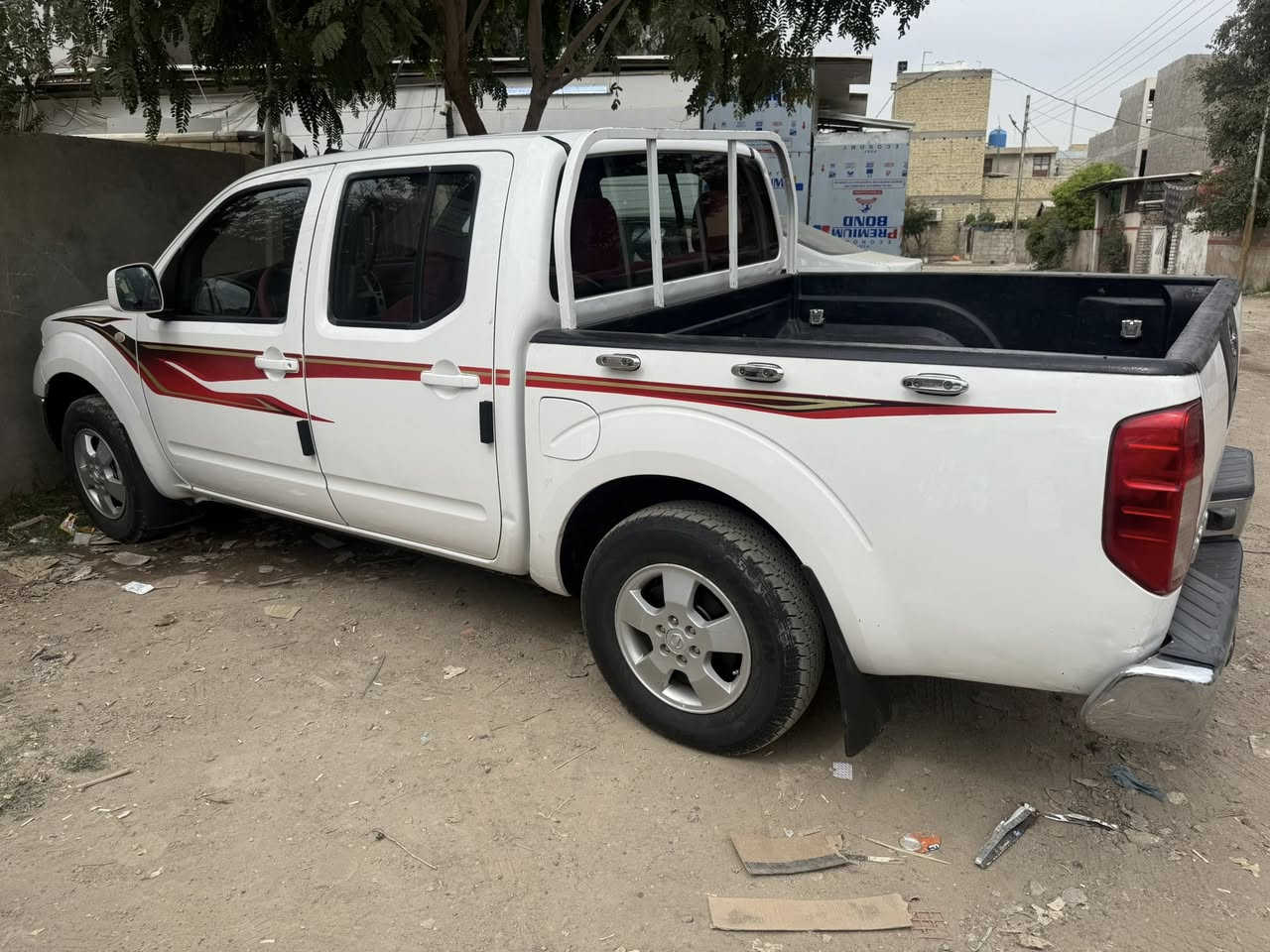 نيفارا 2009 رقم اربيل كير اوتوماتيك مواصفات LEمحرك وكير وصدر وتخم تاير جديد بيها جاملغ امامي صبغ بدون دواخل وبيها شويه تكحيل سنويه جديده لحد 2031 السياره بسمي تريد تحويل
تريد وكاله 
السعر 108 وبيها مجال بسيط
مكاني بغداد
***********
