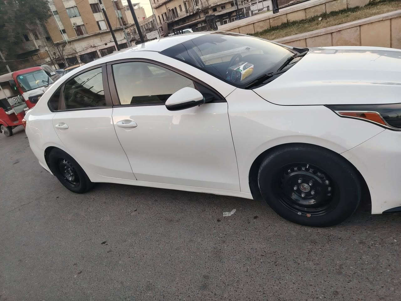 السلام عليكم كيا فورتي للبيع موديل 2019وارد امريكي حادث موجود بل الصور  + منضومت غاز السعر130$ ***********
