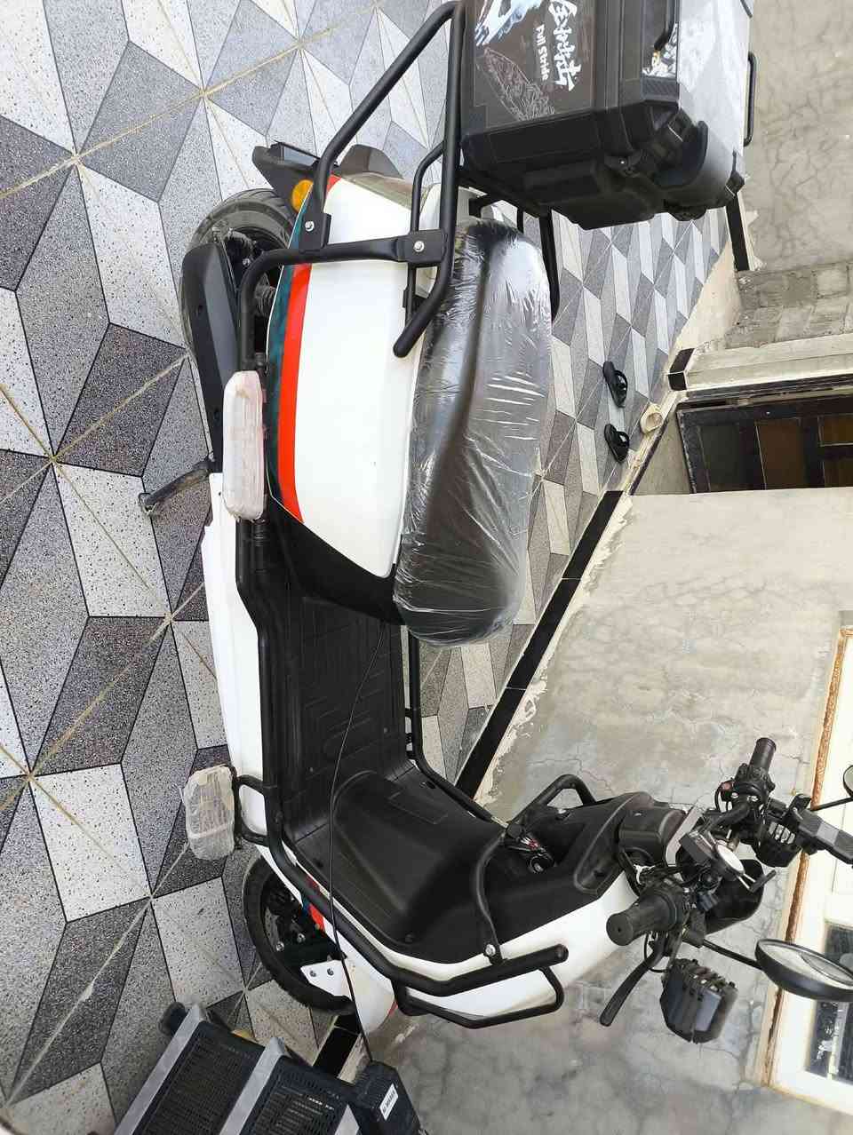 موطور شحن سكنس للبيع 
بطاريته جدد 
كهربائيات شغاله 
بريك امامي خلفي 
mp3 شغال 
العنوان الفلوجه 
السعر 600وبي مجال قليل 
***********
***********
