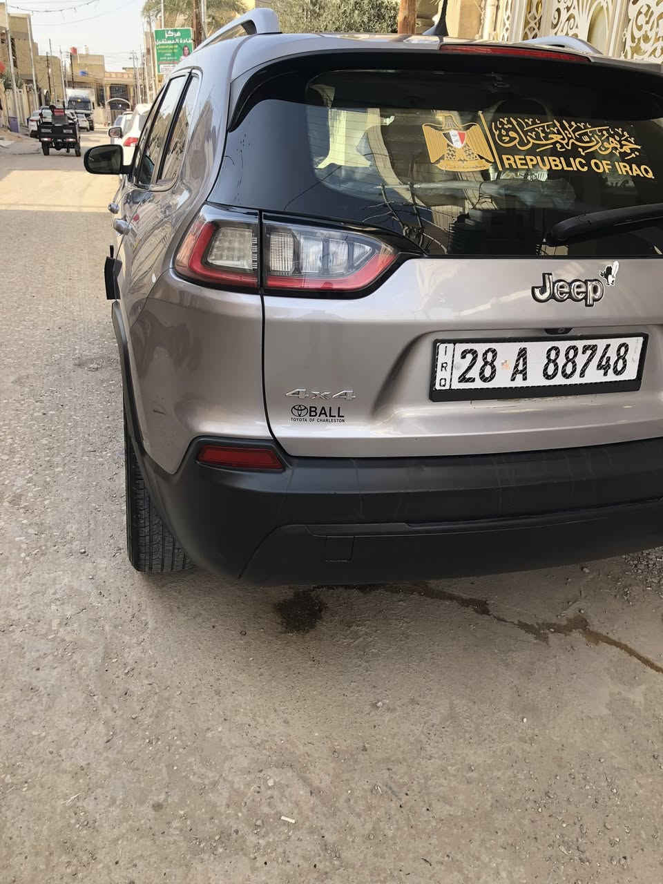 بيع مستعجل جيب بزوني لاتثيود فور ويل يعني دفع رباعي موديل ٢٠١٩ محرك ٢٤٠٠ يعني ٤سلندر باسمي سنويه ماشيه ٨٤ بيها قطعتين صبغ يعني بنيد وجاملغ امامي جهه سايق صونارها موجود يمك بالمنشور وصور الحادث وصور السياره الحالي وفديو السعر فقط ب١٢٤$وبيه مجال بسيط جدا جدا جدا سياره احلى بهواي كلش كلش جديده كارتون كلشي مذكور بالمنشور اقرا زين قبل لا تخابر والسعر ١٢٤$وبيه مجال بسيط جدا مكان السياره موجود بالعماره محافظه ميسان اللي يحب يراسل اويخابر عالرقم ***********
