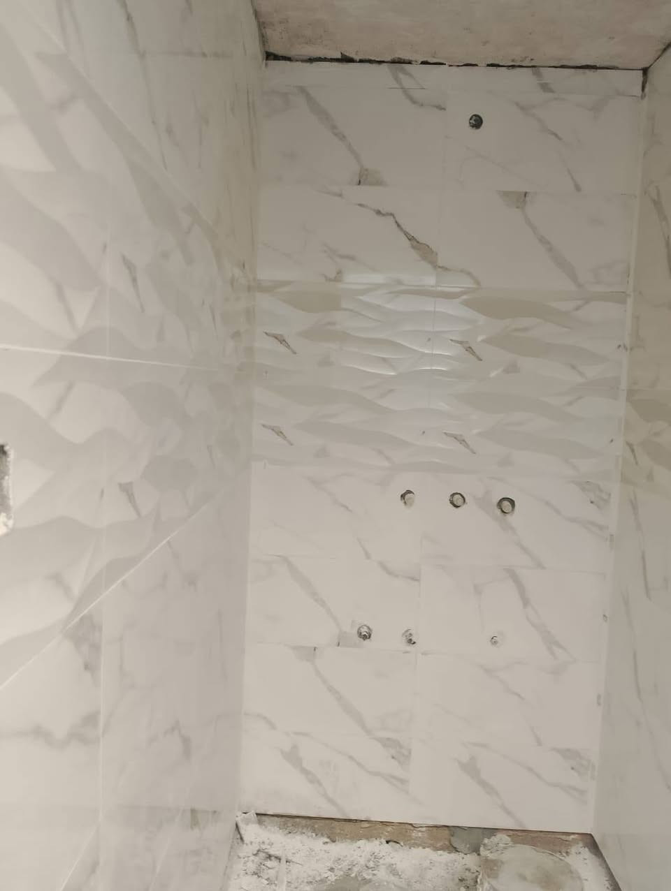 السلام عليكم متوفر خلفه سيراميك ولبخ ومخمر وشرط شغل درجه اولى وباانسب الاسعار اليحب يتواصل ويانه يتصل ع رقم *********** وبيه خير ويدلل عنوانه ناصريه مركز
