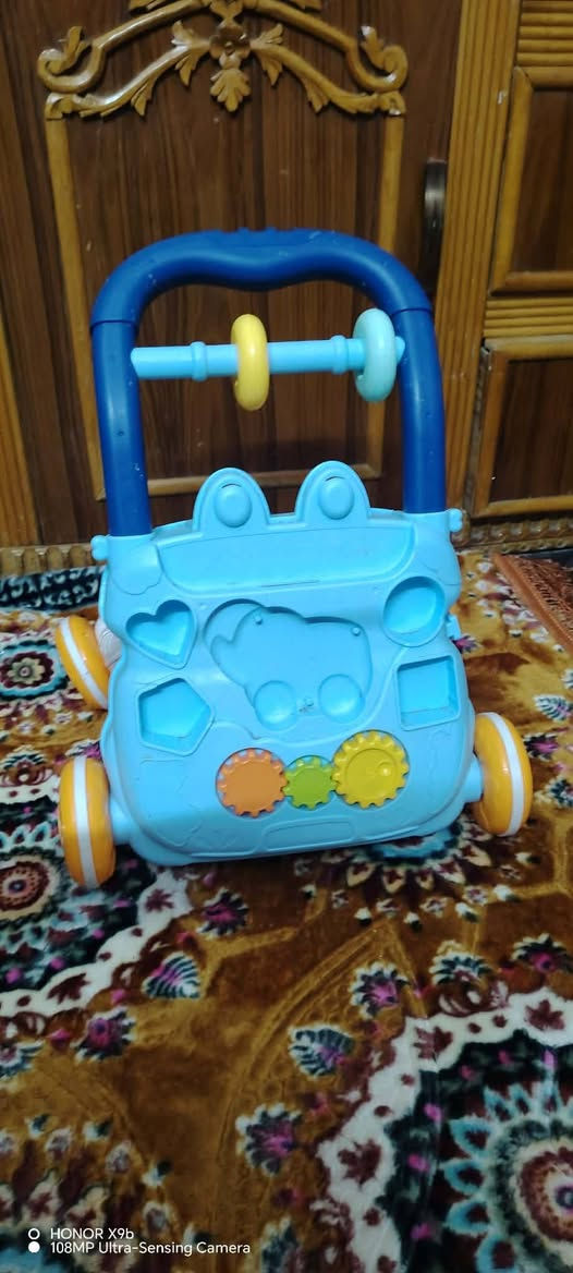 مشايه طفل  كرسي اطفال هزاز
ثننيهم ب ١٥
 موصل
***********
