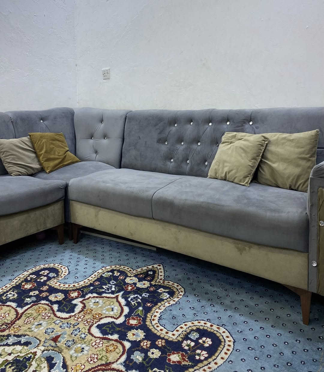 تخم ديوان استعمال قليل جداً
مابي ضرر نظيف واضح بالصور 
سعره ٢٢٥ الف مكاني بغداد البلديات 
***********
