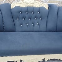 تخم قنفات ملكي نضيف عشر مقاعد السعر ٤٠٠ وبيه مجال لتواصل 07741988892 و...