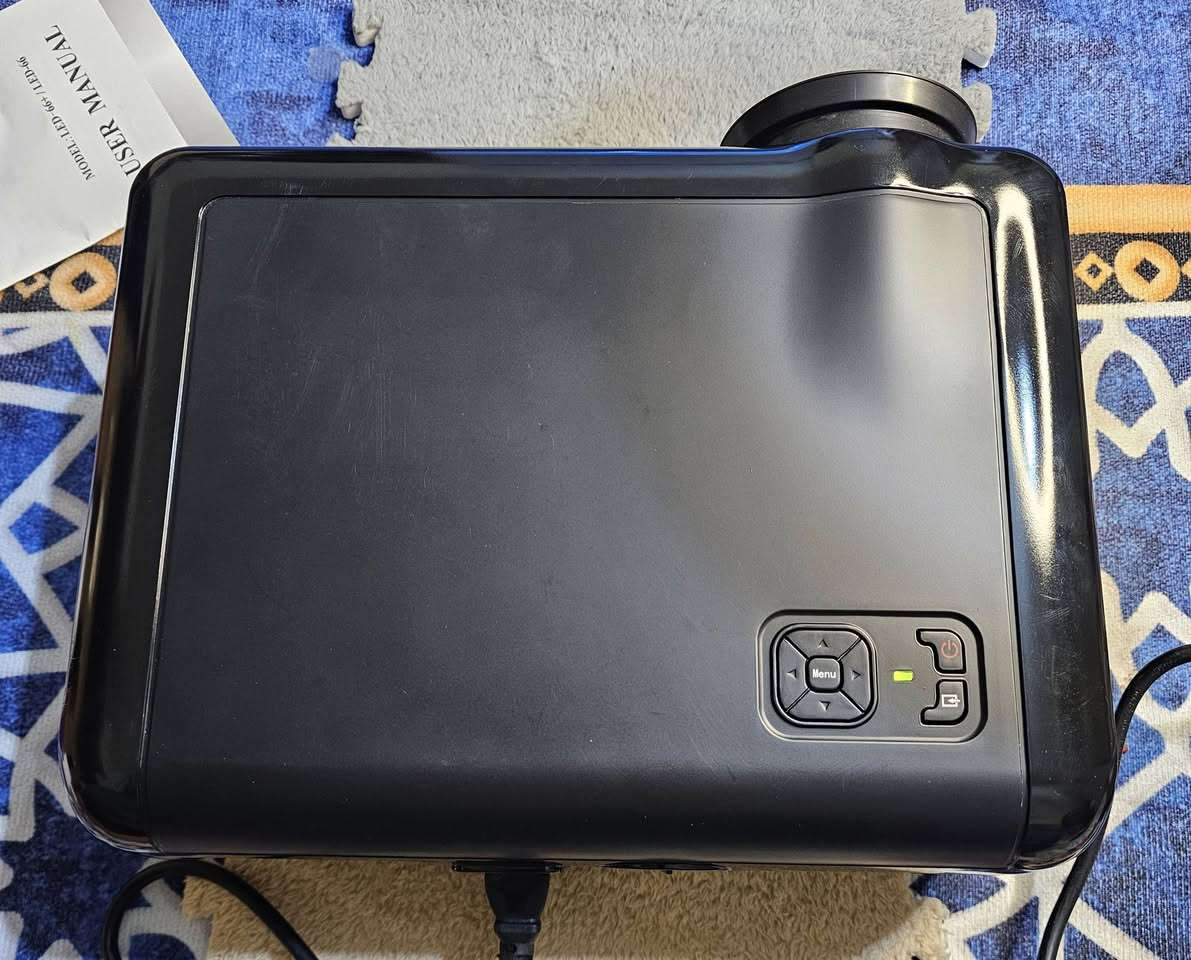 حجمه كلش كبير 
جهاز عرض داتا شو من ماركة  جهاز عرض DBPOWER ع
المواصفات
السطوع: 2800، 2800 لومن
نسبة التباين: 2500:1
الوزن: 3.5 كجم
الدقة: 1280 × 800، مع دعم فيديو 1080P، 800 × 1280
مسافة الإسقاط: 1-5 أمتار
المصباح: LED
العدسة: عدسة تكبير بصري
رقم الطراز SV-228
حجم العرض: من 30 بوصة إلى 150 بوصة
نسبة العرض إلى الارتفاع: 4:3 / 16:9
مدخلات الفيديو: HDMI / VCD / DVD / VGA / S-Video
حجم المنتج: 328 × 260 × 118 مم
وزن المنتج: 3.4 كجم/قطعة
 تفاصيل التغليف:

جهاز عرض LED للمسرح المنزلي SV-228
32.8 × 26 × 11.8 سم
4 كجم
السعر 80الف يتوفر توصيل


**إذا كنت صاحب هذا الإعلان وتريد حذفه لأي سبب، رجاءا أرسل رسالة إلى الدعم الفني**