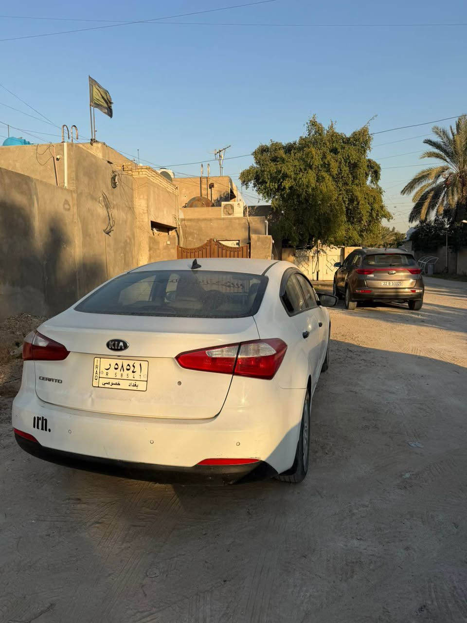 سلام عليكم
عندي كيه سيرات للبيع 
موديل ١٤ 
رقم بغداد مشروع وطني 
السياره ماشيه ١٢٩ الف كيلو 
كير ومكيه ممفتوحات شرط الفحص 
بيه باب السايق مصبوغه + شبر جاملغ امامي عكس السايق محدده بالصوره
السياره عليها ادامه لمنظومة التبريد
فريز جديد + غاز اصلي وتبريدها ثلج
السياره مابيه نواقص جاهزه
 ما عده الصدر الخلفي 
السعر ١٠٥ وبيه مجال 
باقي التفاصيل اتصل ع رقم ***********
او ادخل خاص بغداد, العراق
