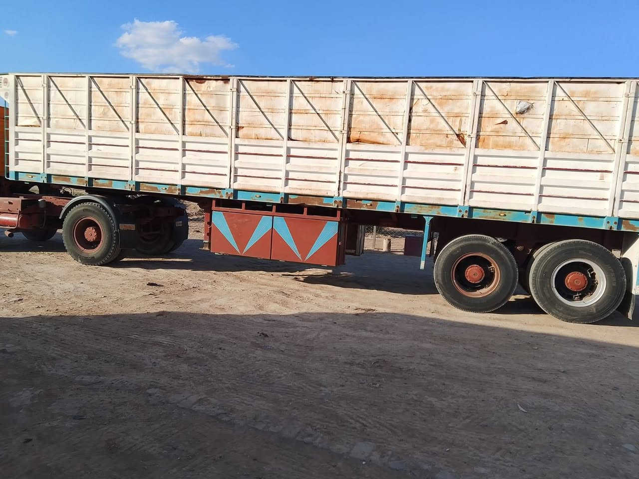 عربنه لبيع بلوم شاصي مكفول دناكير برينه نص جيف تخم تاير سعر 85 ورقه مكان بغداد  ***********
